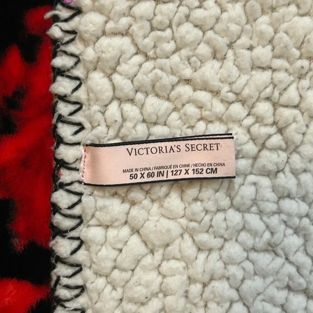 Victoria's Secret Sherpa Blanket Black Red Roses Floral Plush Throw 50x60 Cozy